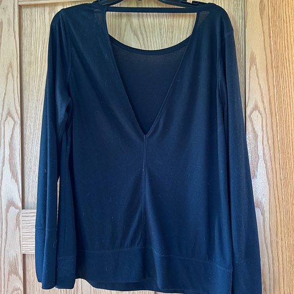 Gap Fit Open Back top - Picture 2 of 3